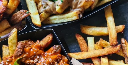 Illustratie voor: De 11 beste plekken om de lekkerste patat te eten in Amsterdam