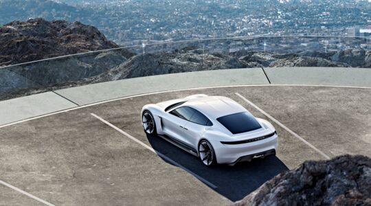 2 MAN MAN Porche Mission E electrische auto 21