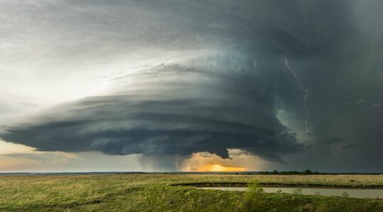 Illustratie voor: Fotografie: Dennis Oswald chased stormen met z’n camera
