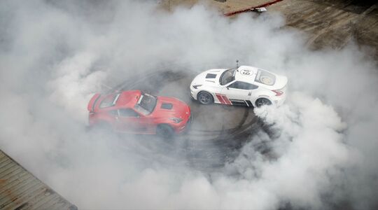 Illustratie voor: Must watch: Dudes driften door een verlaten winkelcentrum