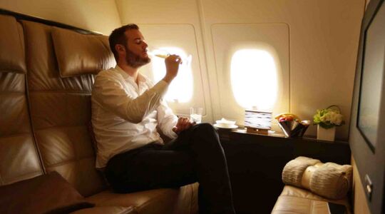 Illustratie voor: Dude vliegt voor $44,000 van New York naar Abu Dhabi