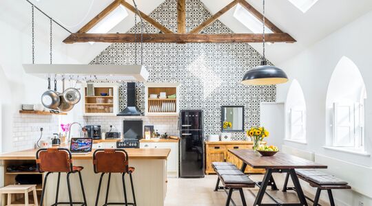 Illustratie voor: Kappel omgetoverd tot heiligschennend mooie Airbnb
