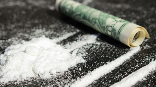Illustratie voor: Loterijwinnaar sterft aan een feestje met cocaïne en hoeren