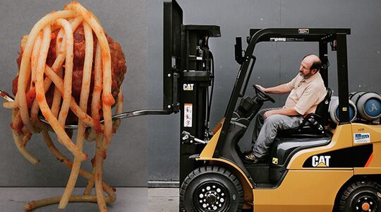 Illustratie voor: Gehaktballen heffen met een heftruck?