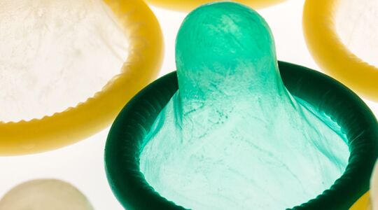 Illustratie voor: Onderzoekers ontwerpen condoom zo dun als menselijk haar