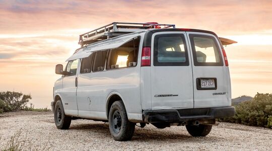 Illustratie voor: Oud Chevy busje wordt droomcamper