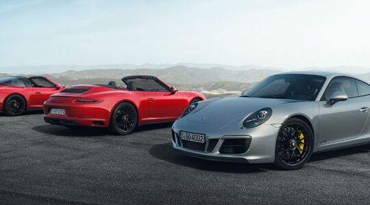 Porsch 911 carrera gts man man 3