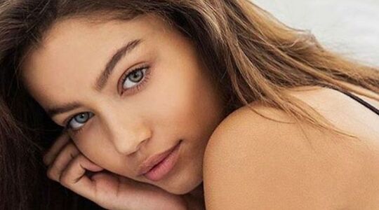 Illustratie voor: Droom weg bij de bloedmooie Audreyana Michelle