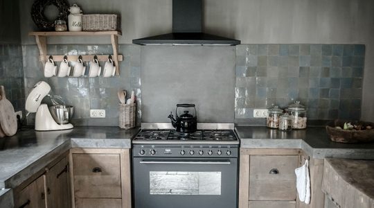 Illustratie voor: Een betonnen keuken geeft je woning een stijlvolle upgrade