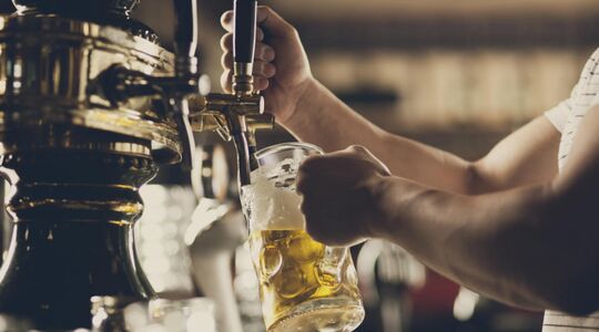 Illustratie voor: Onderzoek wijst uit: bier verzacht de pijn meer dan paracetamol