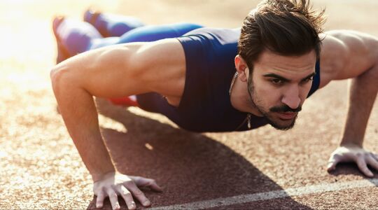 Illustratie voor: Door deze workout ga je 100 push ups kunnen in twee weken