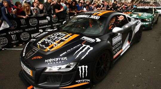 Een karavaan aan supercars