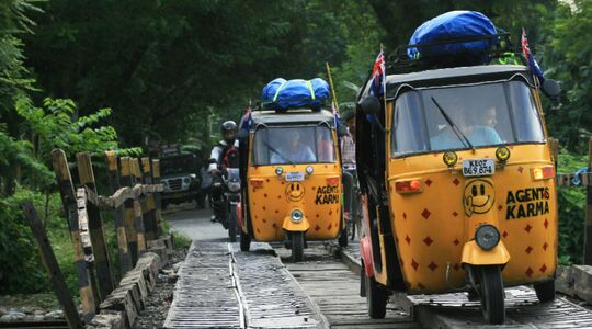 Illustratie voor: Reislust #24: met je gepimpte tuk tuk roadtrippen door India