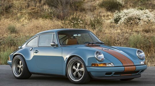 Singer vehicle design Porsche 911 Phoenix MAN-MAN