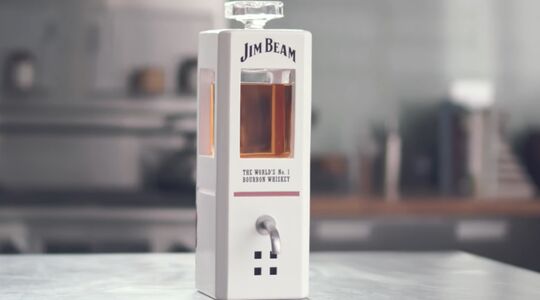 Illustratie voor: Nooit meer zelf je whiskey inschenken met deze slimme karaf