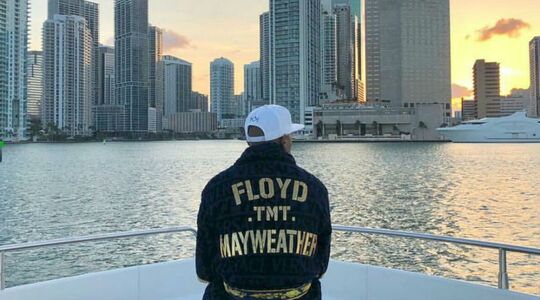 Mayweather newcastle MAN MAN