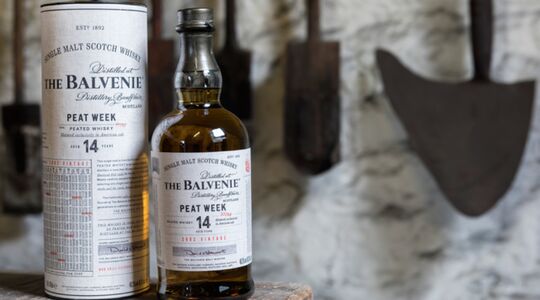 Illustratie voor: Proef de meest exclusieve whisky, omringd door de mooiste bolides