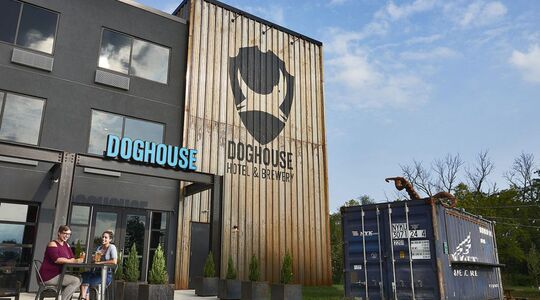 bierhotel doghouse MAN MAN