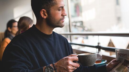 Waarom moet je poepen na koffie