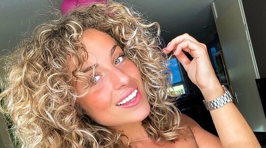 Eilish Flesch krullenbol dame Love Island 2020