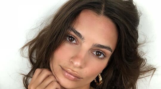Emily Ratajkowski zwanger zonder kleren