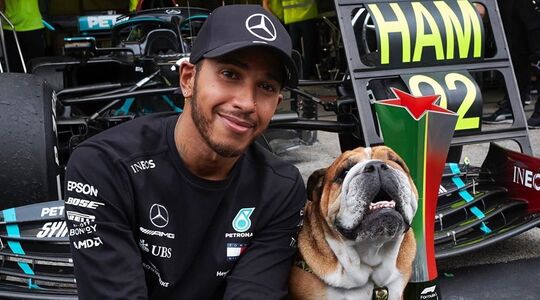 Formule 1 coureur valt uit