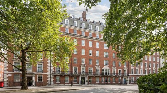 miljonair koopt luxe appartement voor dochter