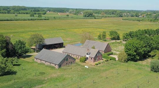 Funda parel: spotgoedkope mega boerderij om op te knappen