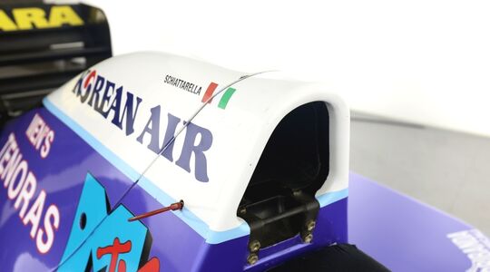 De Formule 1-auto van voormalig team Verstappen staat nu te koop