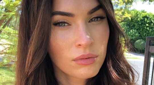 Megan Fox (35) verschijnt in wel heel pikante outfit op de Billboard Music Awards