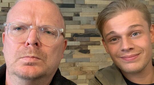 Hoeveel verdient Dennis Schouten met Roddelpraat (1)