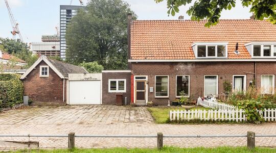 Te koop op Funda- vervallen hoekwoning in Amsterdam kost €1 miljoen