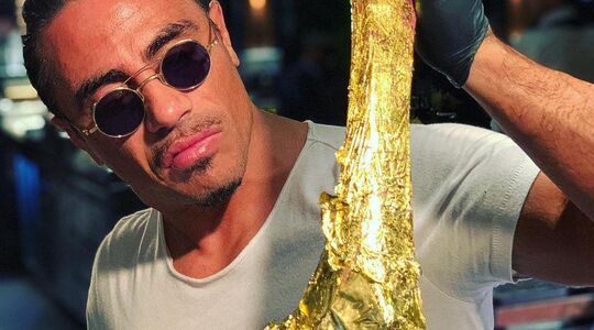 hoeveel kost golden tomahawk steak salt bae restaurant (1)