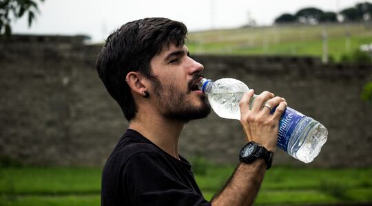 Illustratie voor: 5 signalen dat je te weinig water drinkt