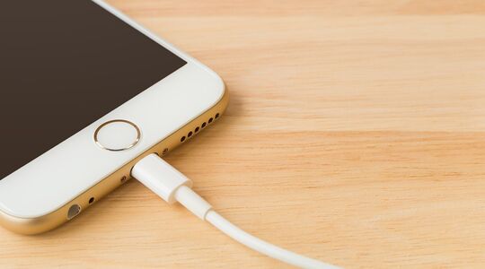 Illustratie voor: Dit is de juiste manier om je telefoon op te laden