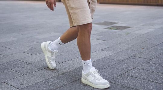 Witte sportsokken combineren