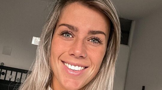 Eindhovense Maaike gaat viral op TikTok door ongekend flauwe woordgrappen