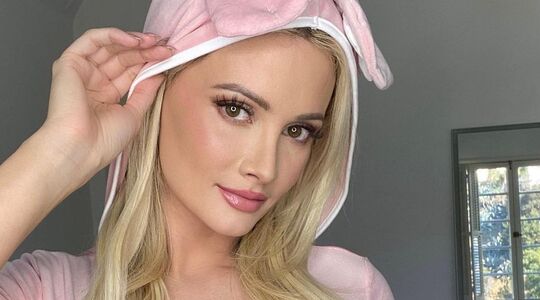 Holly Madison playboy mansion hugh hefner