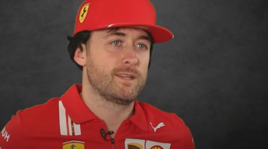 man doet Formule 1-coureurs na imitator