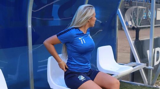 Ilse van Esch instagram foto voetbalster FC Eindhoven