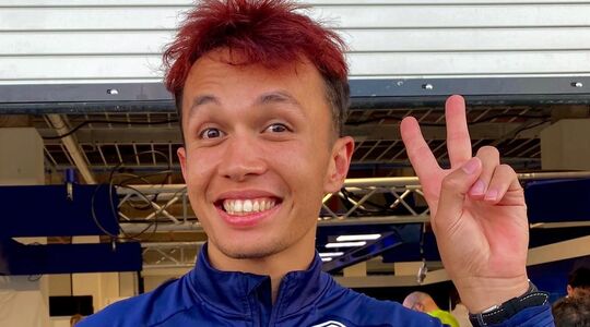 Alex Albon weddenschap rood haar instagram