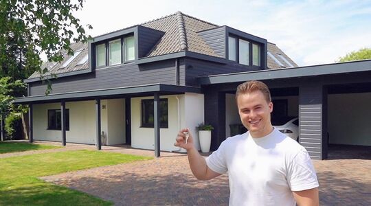 Roy Beszelsen koopt droomvilla met zwembad en mancave