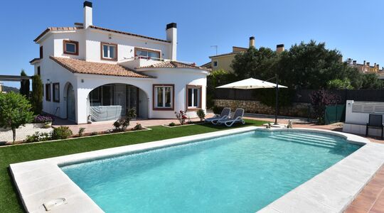 Spaanse villa met zwembad te koop voor een prikkie