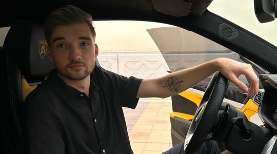 hoeveel verdient gio latooy salaris youtube