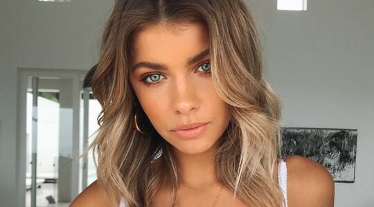 kristina mendonca fotoshoot viral video tiktok instagram