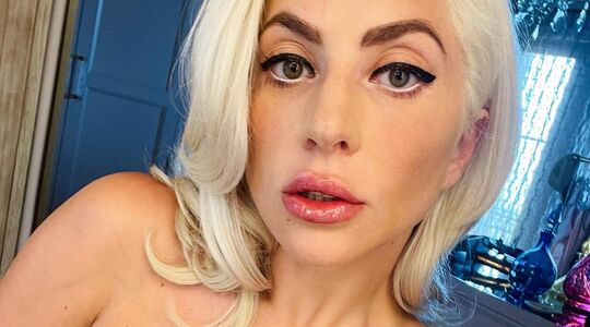 Lady Gaga maakt grote indruk met superfit lichaam in bikini