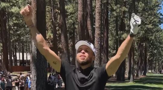 Illustratie voor: VIDEO: NBA-ster Stephen Curry overtreft alle verwachtingen in golftoernooi