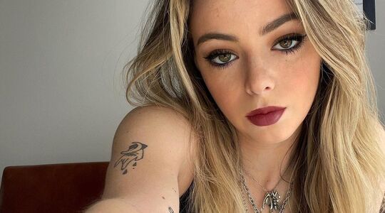 Ella Martine foto instagram moeder grappig studentenhuis