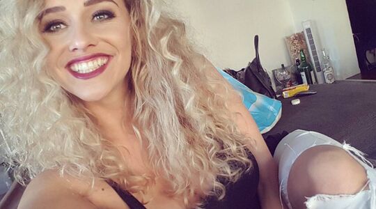 Voormalig Playmate Zimra Geurts zet haar woning te koop
