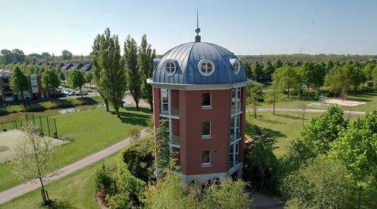 Unieke Funda-woning: woontoren met 5 lagen is dé mancave van je dromen